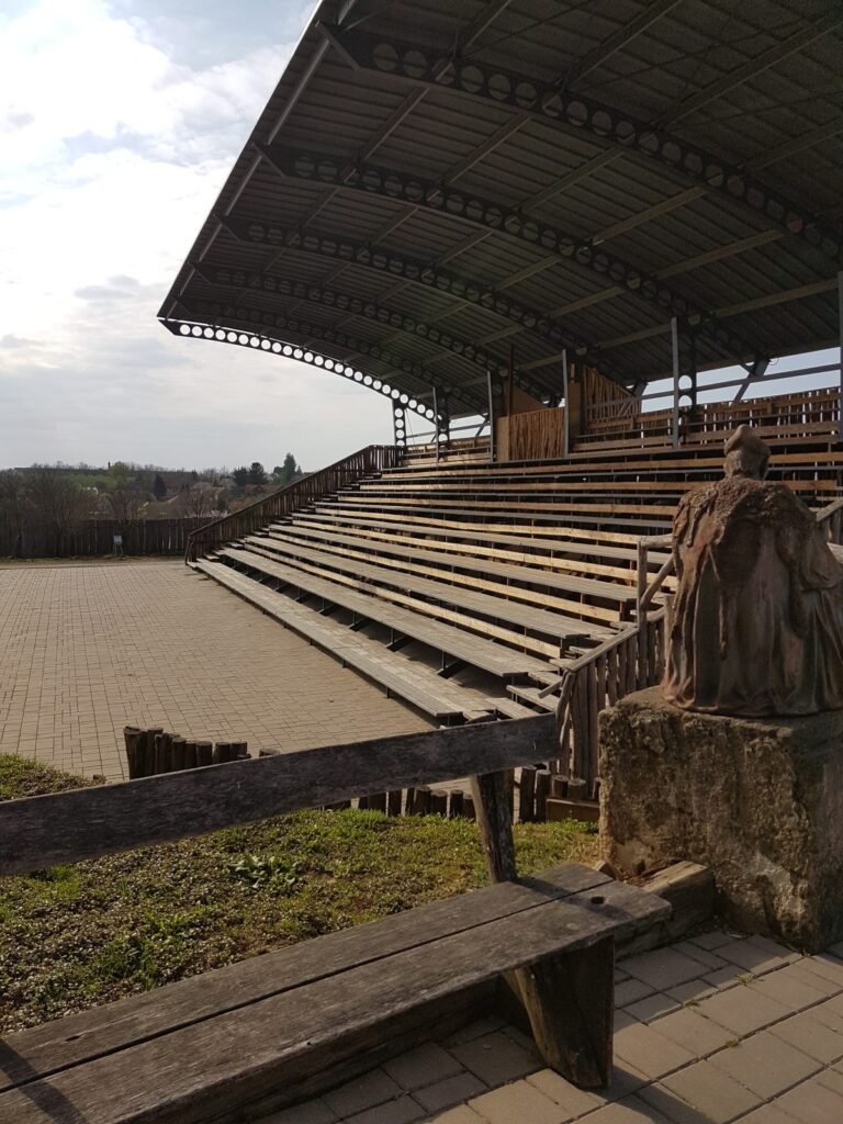 Bikal - Élménybirtok 28 a bikali Élménybirtok küzdőtere