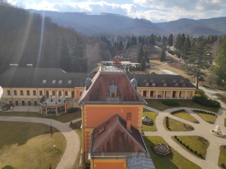 Parádsasvár - Kastélyhotel Sasvár 16 a parádsasvári Kastélyhotel Sasvár tornyából fotózva a Kastély udvara